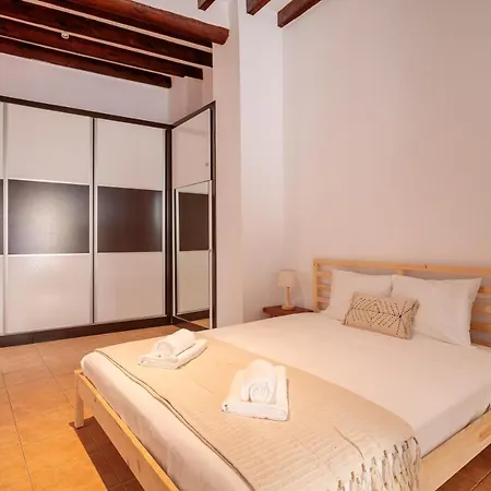 Feriehus Lujoso Triplex, 2dorm, 6px, 2 Bathroom, Terraza, Centro Alicante